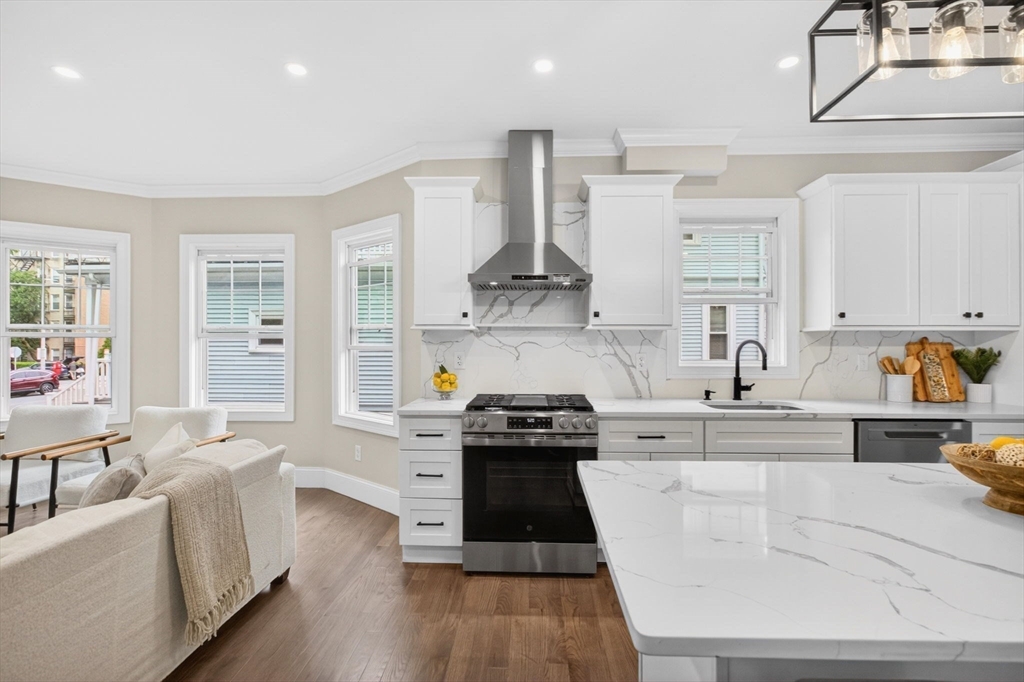 152 Washington Street, Unit 1 Boston, MA 02135 - Photo 4 of 21