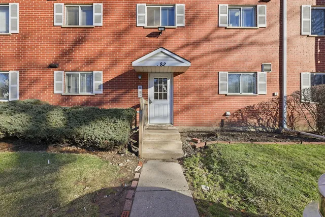 $2,100 | 4180 Williamsburg Court, Unit 301, Glenview, IL 60025