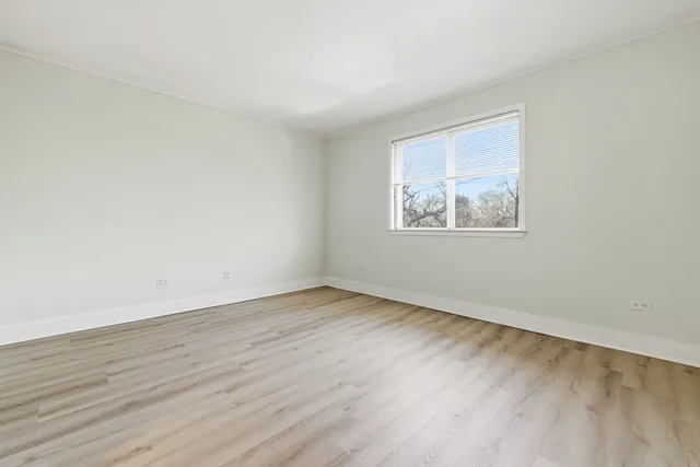 $2,100 | 4180 Williamsburg Court, Unit 301, Glenview, IL 60025