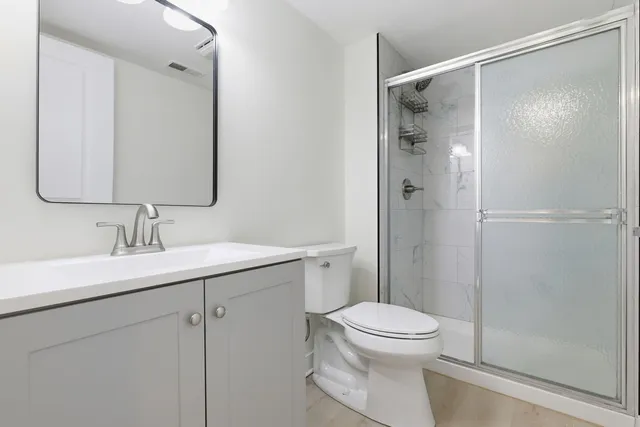 $2,100 | 4180 Williamsburg Court, Unit 301, Glenview, IL 60025