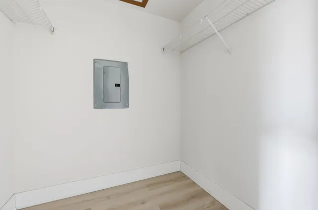 $2,100 | 4180 Williamsburg Court, Unit 301, Glenview, IL 60025