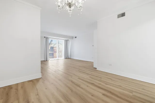 $2,100 | 4180 Williamsburg Court, Unit 301, Glenview, IL 60025