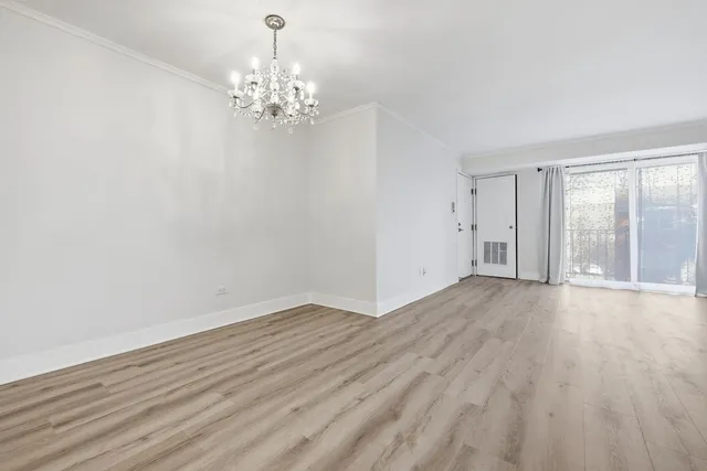 $2,100 | 4180 Williamsburg Court, Unit 301, Glenview, IL 60025