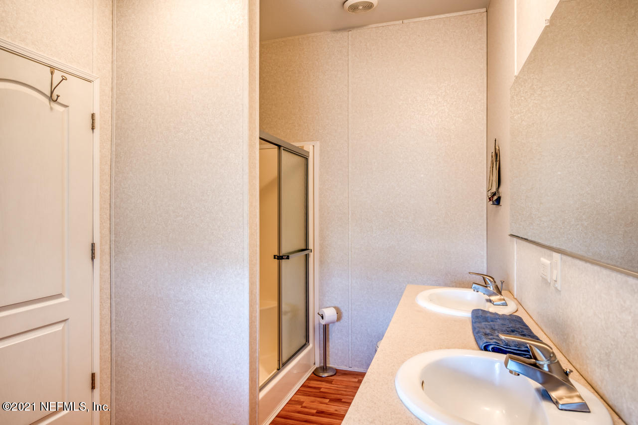 279 Pizarro Road St. Augustine, FL 32080 - Photo 22 of 34 a bathroom with a sink and toilet