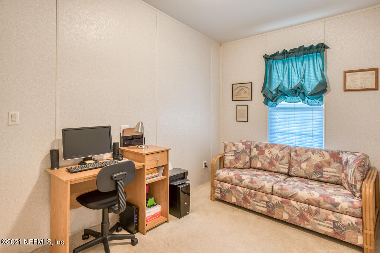 279 Pizarro Road St. Augustine, FL 32080 - Photo 26 of 34 a living room with furniture and a flat screen tv