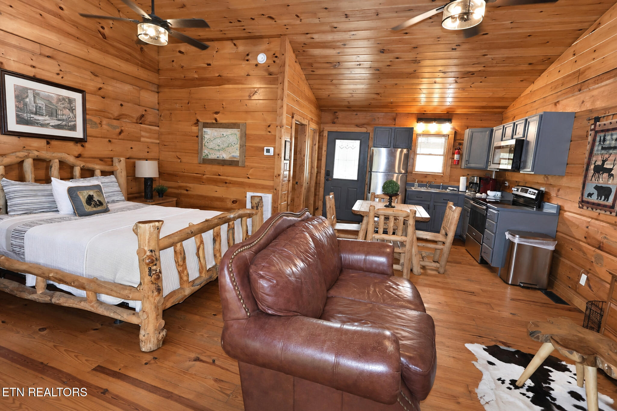 211 Old Bridge Road, Unit CABIN 14 Townsend, TN 37882 - Photo 5 of 14 Townsend Indoor view towards front