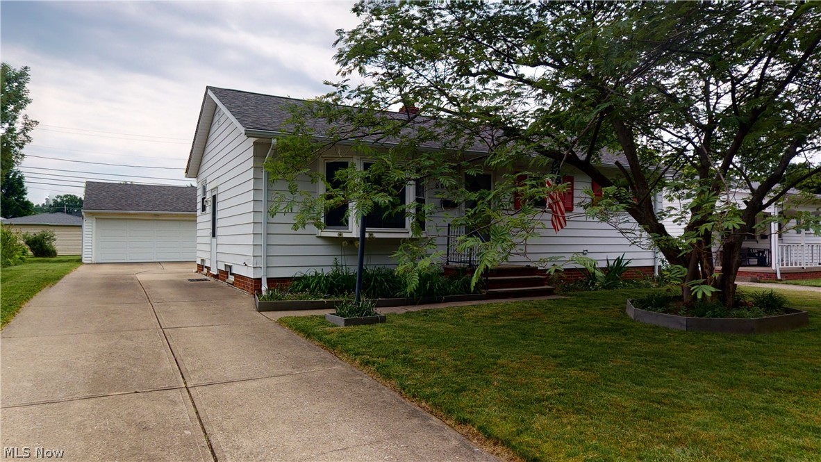 30026 Vineyard Road Willowick, OH 44095 - Photo 2 of 32