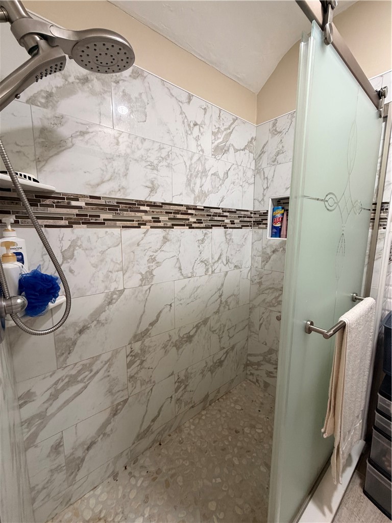 58 Surf Avenue Warwick, RI 02889 - Photo 4 of 25