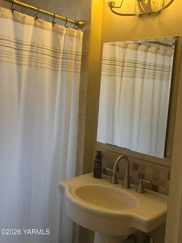 $319,000 | 303 Ave G, Grandview, WA 98930