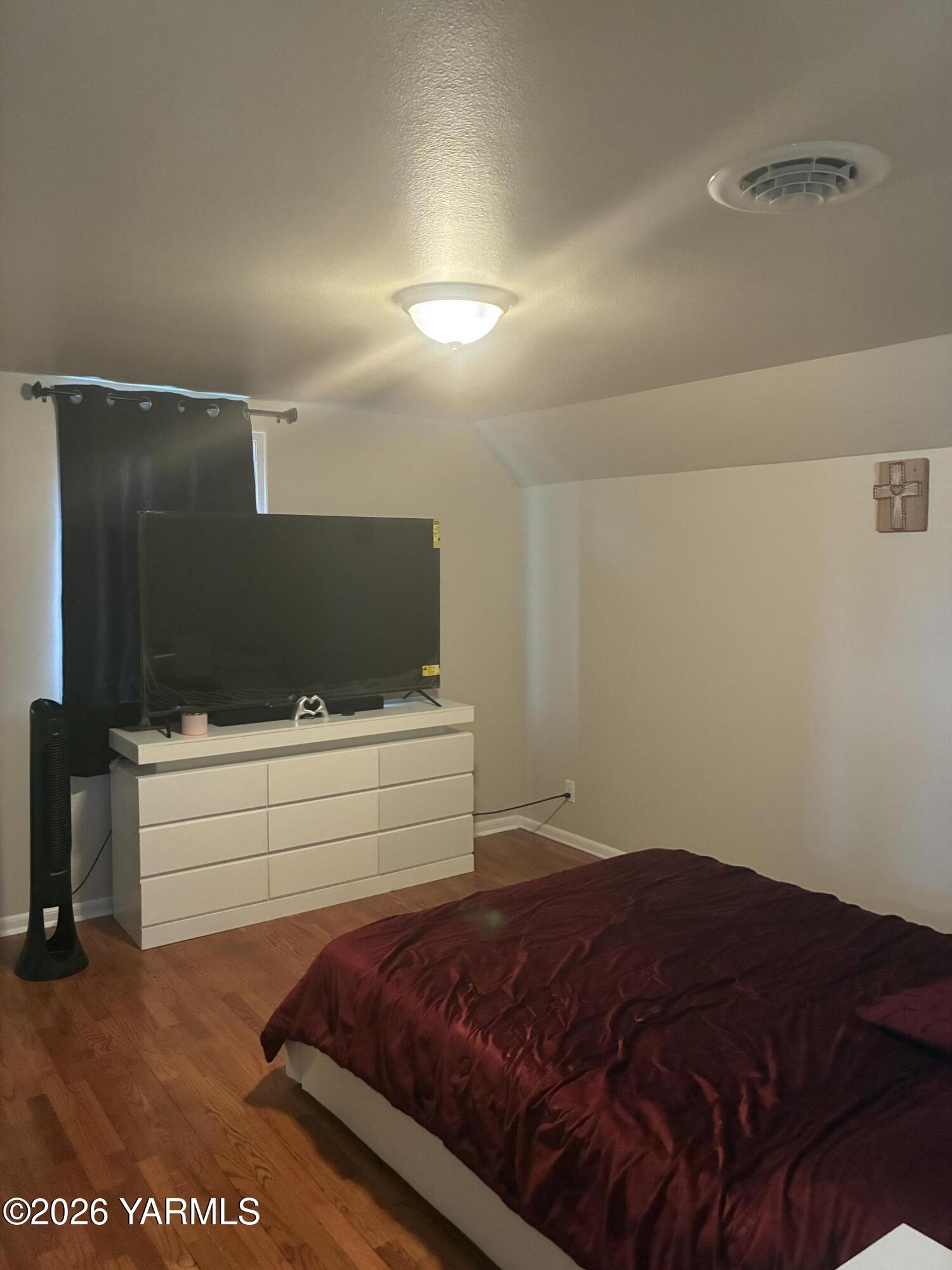 303 Ave G Grandview, WA 98930 - Photo 15 of 23 a bedroom with a bed and a dresser