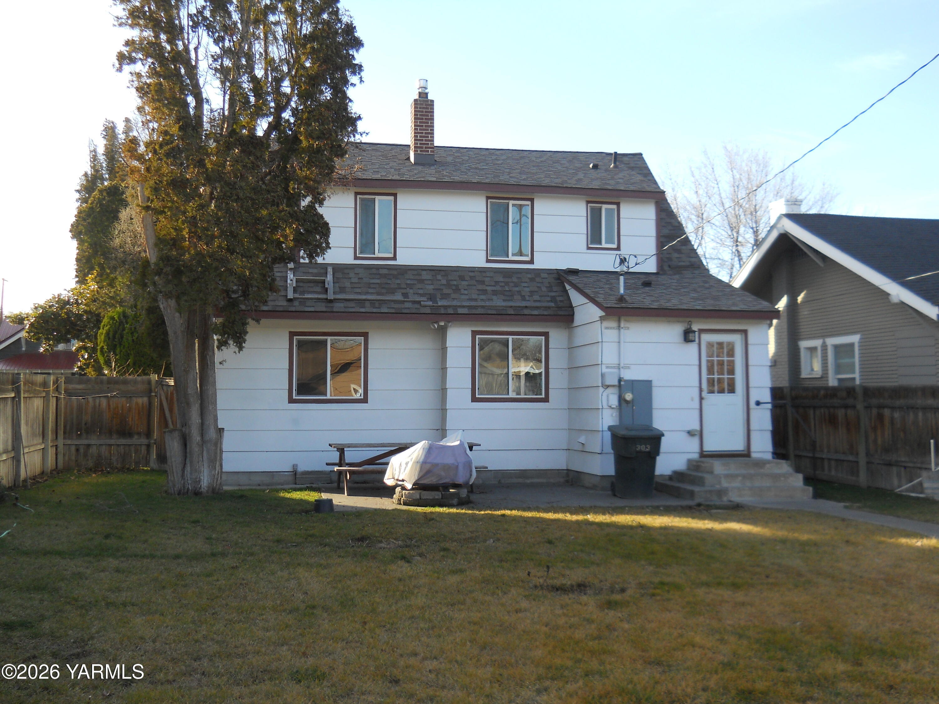 303 Ave G Grandview, WA 98930 - Photo 19 of 23 a house view with a sitting space and garden