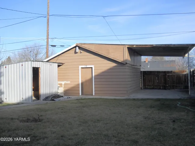 $319,000 | 303 Ave G, Grandview, WA 98930