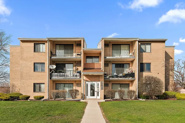 $145,000 | 9960 Franchesca Court, Unit 1D, Orland Park, IL 60462
