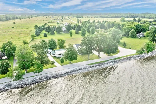$475,000 | 2603 West Shore Road, Isle La Motte, VT 05463