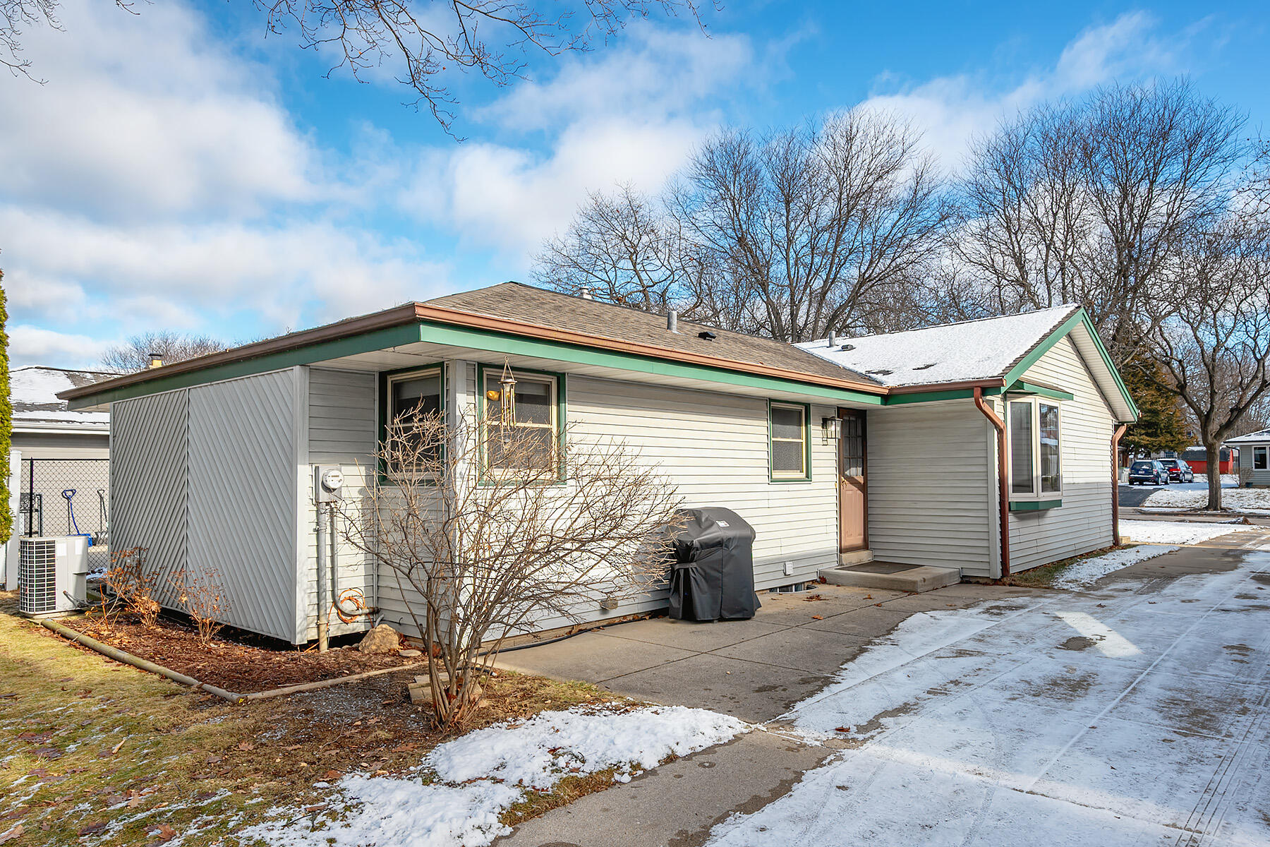 3447 South 93rd Street Milwaukee, WI 53227 - Photo 37 of 46 93rdSt_037