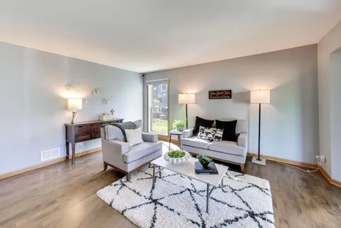 $749,900 | 845 Saugatuck Trail, Vernon Hills, IL 60061