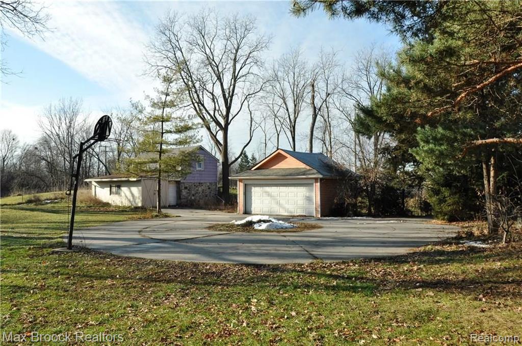 5277 West Maple Road West Bloomfield, MI 48322 - Photo 28 of 40