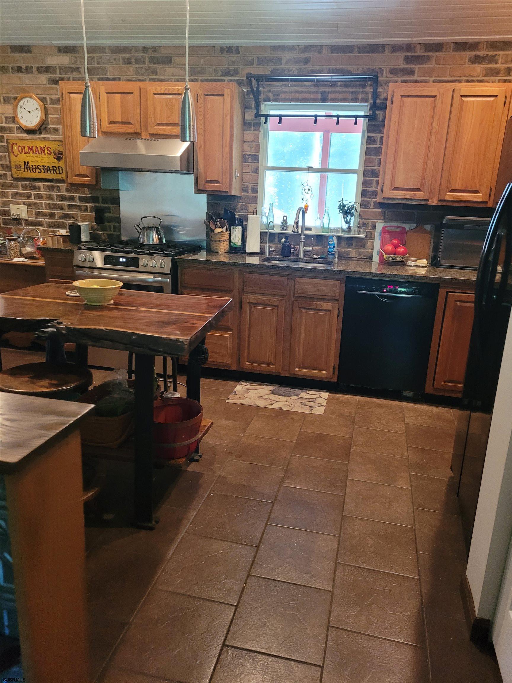 172 Leeds Point Road Galloway Township, NJ 08205 - Photo 4 of 22 Gallery Image 4