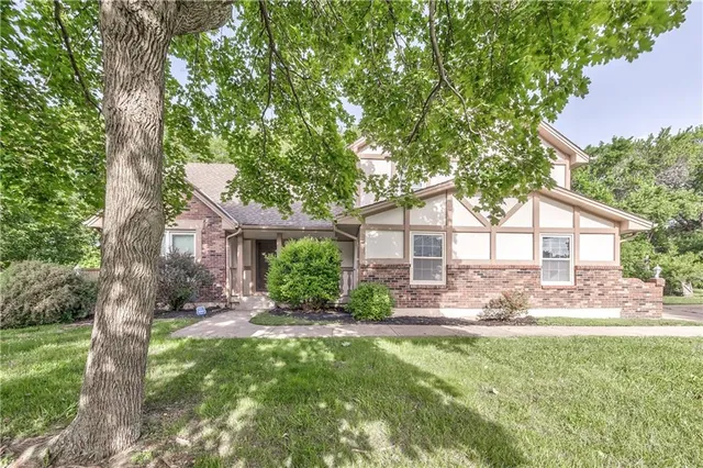 $268,000 | 529 Southwest Windmill Lane, Lee's Summit, MO 64082