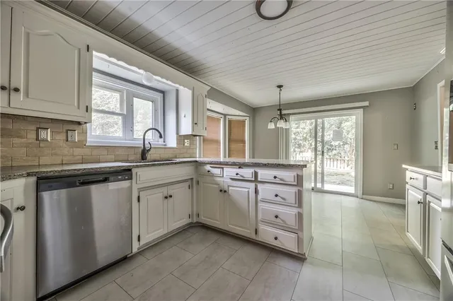 $268,000 | 529 Southwest Windmill Lane, Lee's Summit, MO 64082