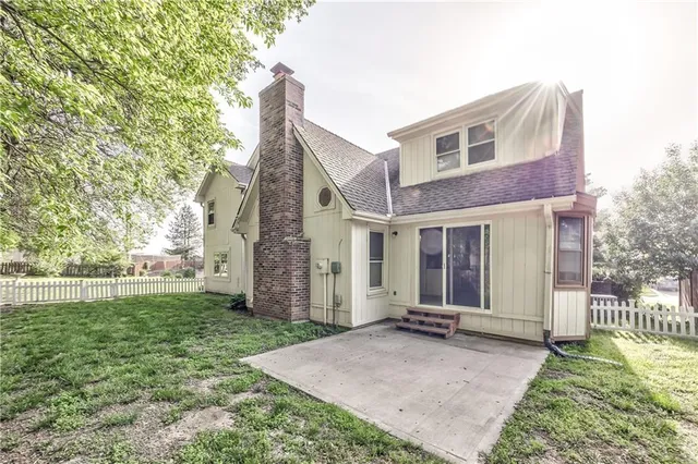 $268,000 | 529 Southwest Windmill Lane, Lee's Summit, MO 64082