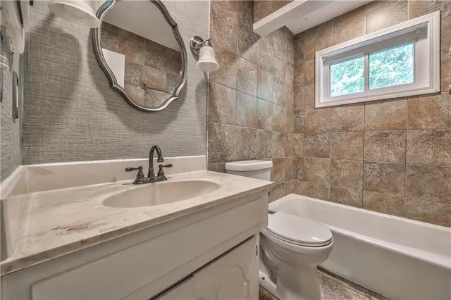 $268,000 | 529 Southwest Windmill Lane, Lee's Summit, MO 64082