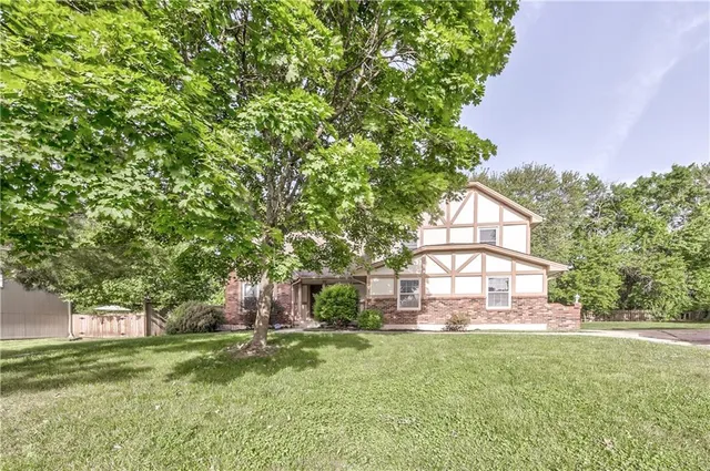 $268,000 | 529 Southwest Windmill Lane, Lee's Summit, MO 64082