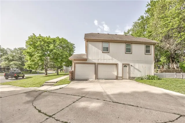 $268,000 | 529 Southwest Windmill Lane, Lee's Summit, MO 64082