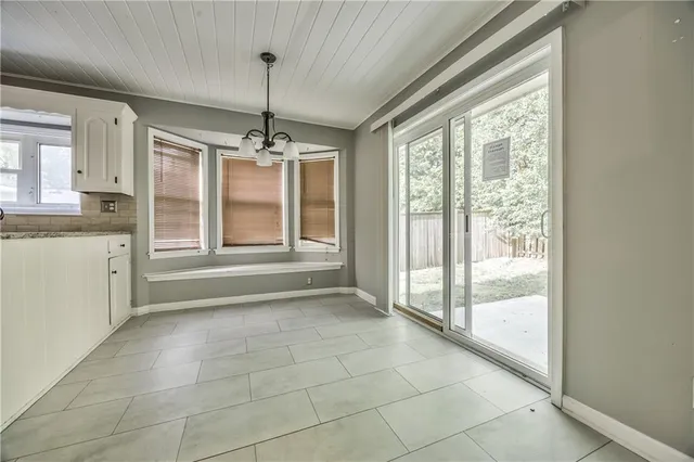 $268,000 | 529 Southwest Windmill Lane, Lee's Summit, MO 64082