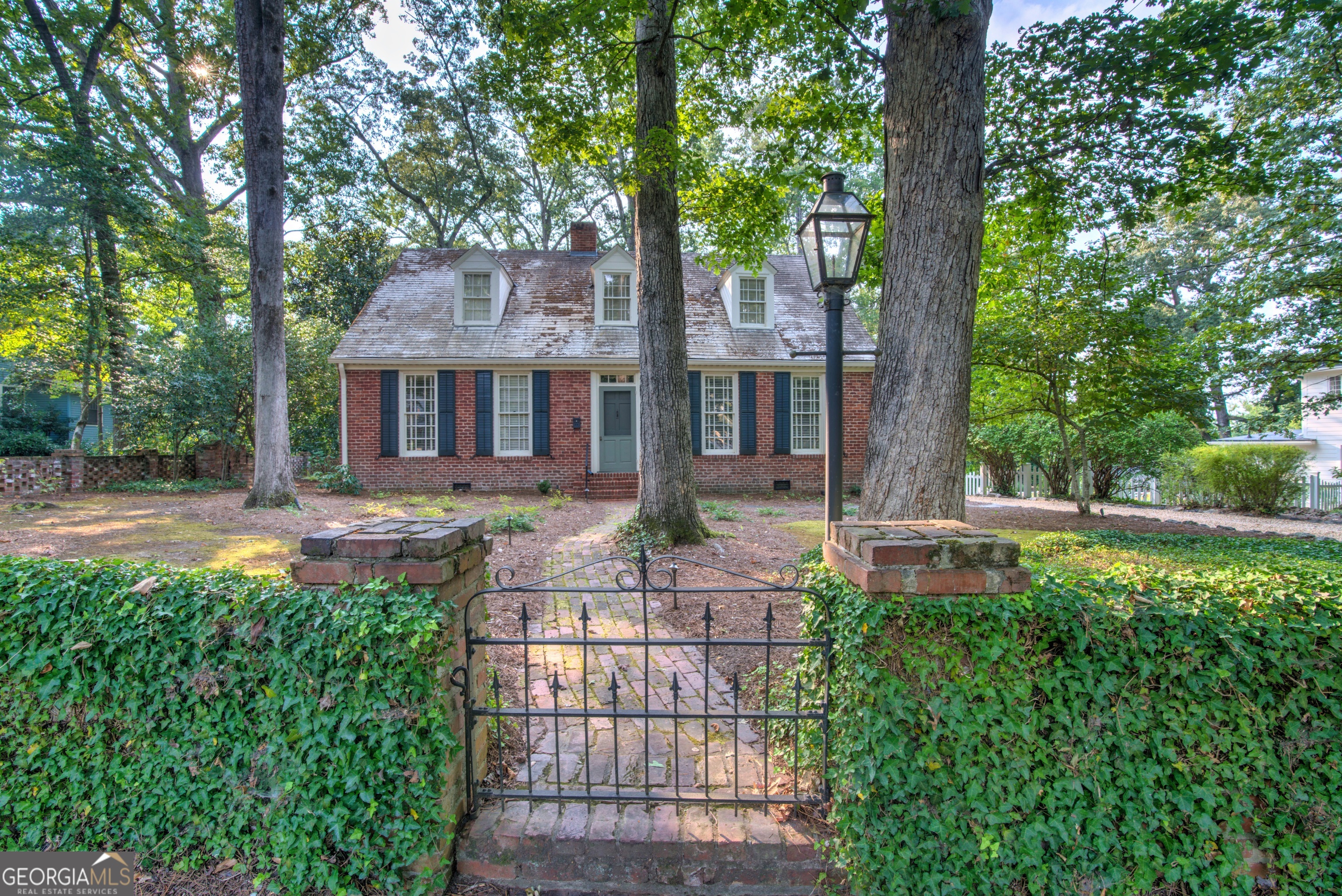209 Sherwood Road Southwest Rome, GA 30165 - Photo 50 of 71 a front view of a house with garden
