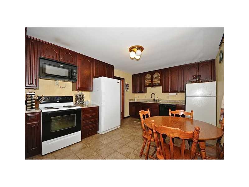 2905 Cardigan Road Indianapolis, IN 46268 - Photo 2 of 5 Gallery Image 2