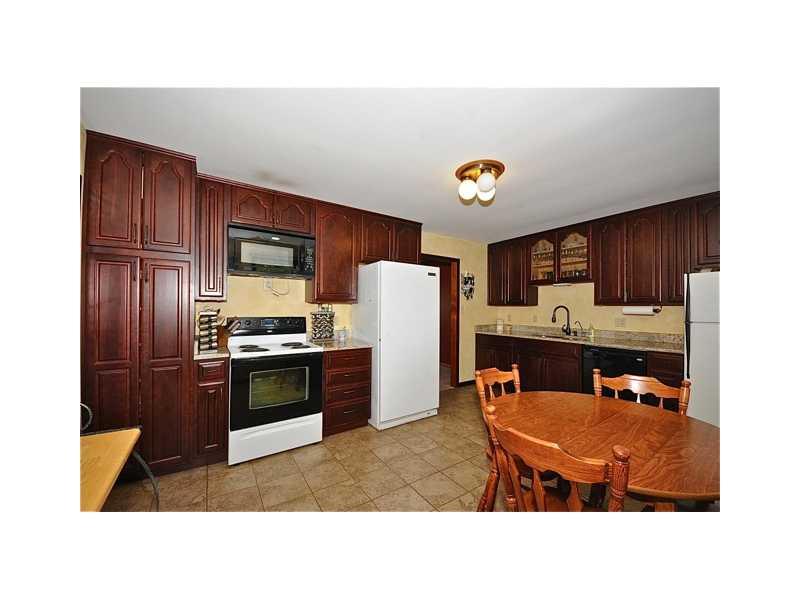 2905 Cardigan Road Indianapolis, IN 46268 - Photo 4 of 5 Gallery Image 4