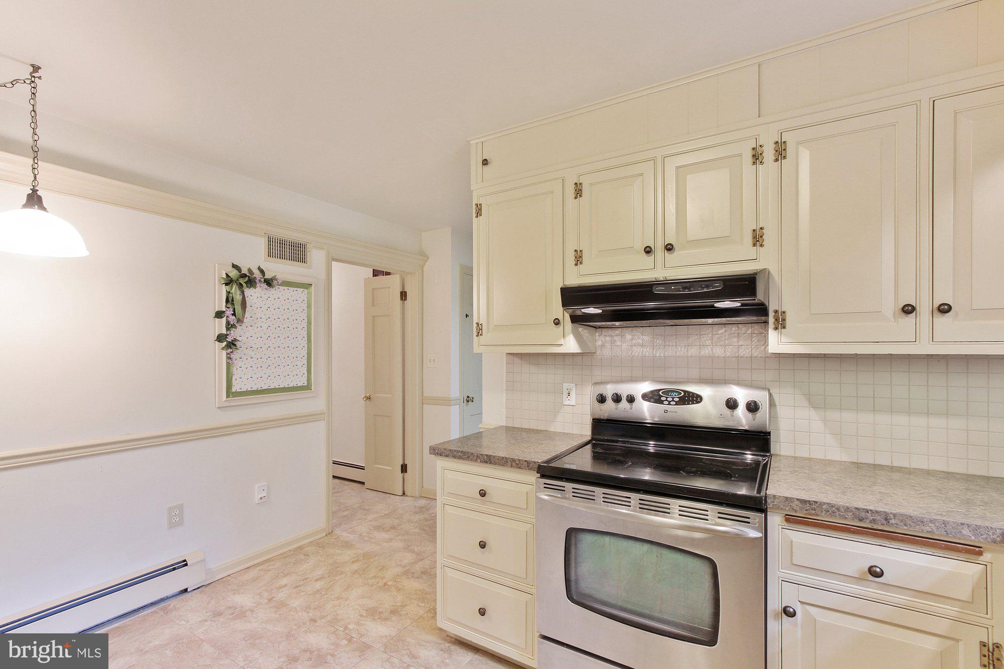 328 Rhoda Drive Lancaster, PA 17601 - Photo 8 of 28 Gallery Image 8
