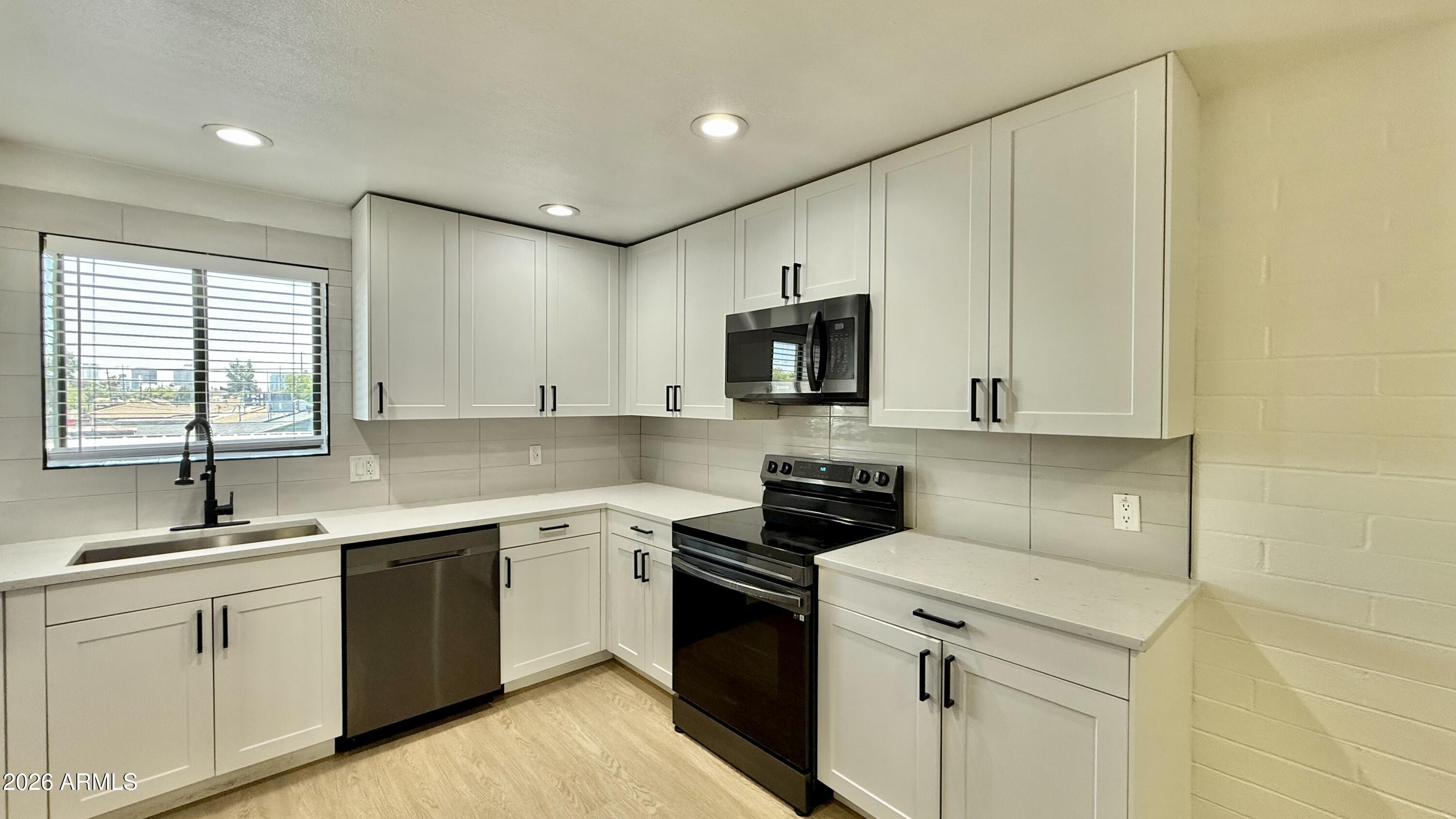 1840 West Thomas Road, Unit 16 Phoenix, AZ 85015 - Photo 2 of 15 img_8361