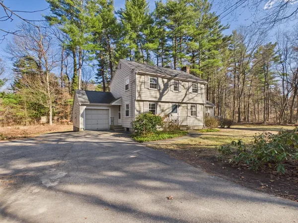 $3,700 | 24 Walpole Street, Dover, MA 02030