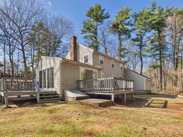 $3,700 | 24 Walpole Street, Dover, MA 02030