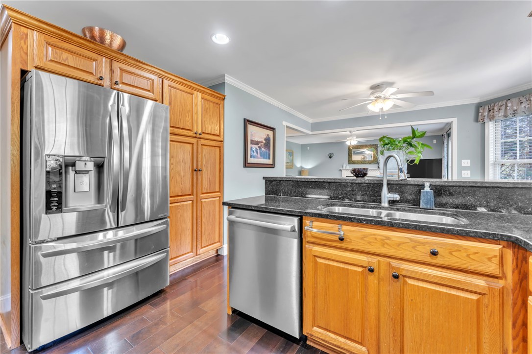 154 Hammond School Road Anderson, SC 29621 - Photo 9 of 33 This bright kitchen features modern appliances and elegant granite countertops.