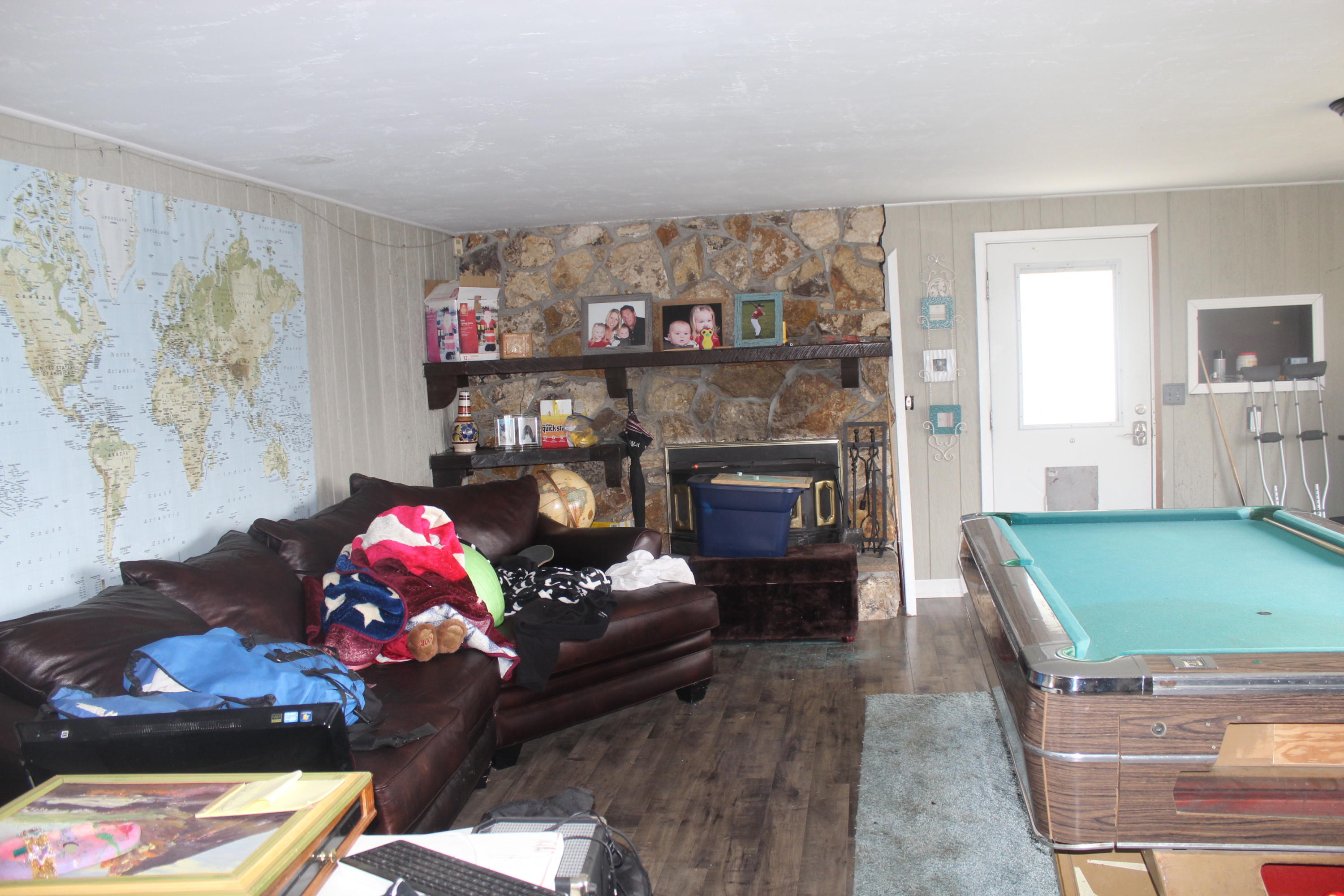 682 Trollview Road Grants Pass, OR 97527 - Photo 16 of 39 family room