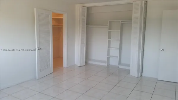 a view of empty room with window