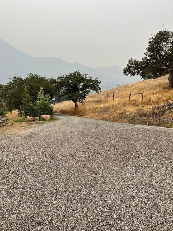 1555 Upper Applegate Road Jacksonville, OR 97530 - Photo 27 of 30 Driveway