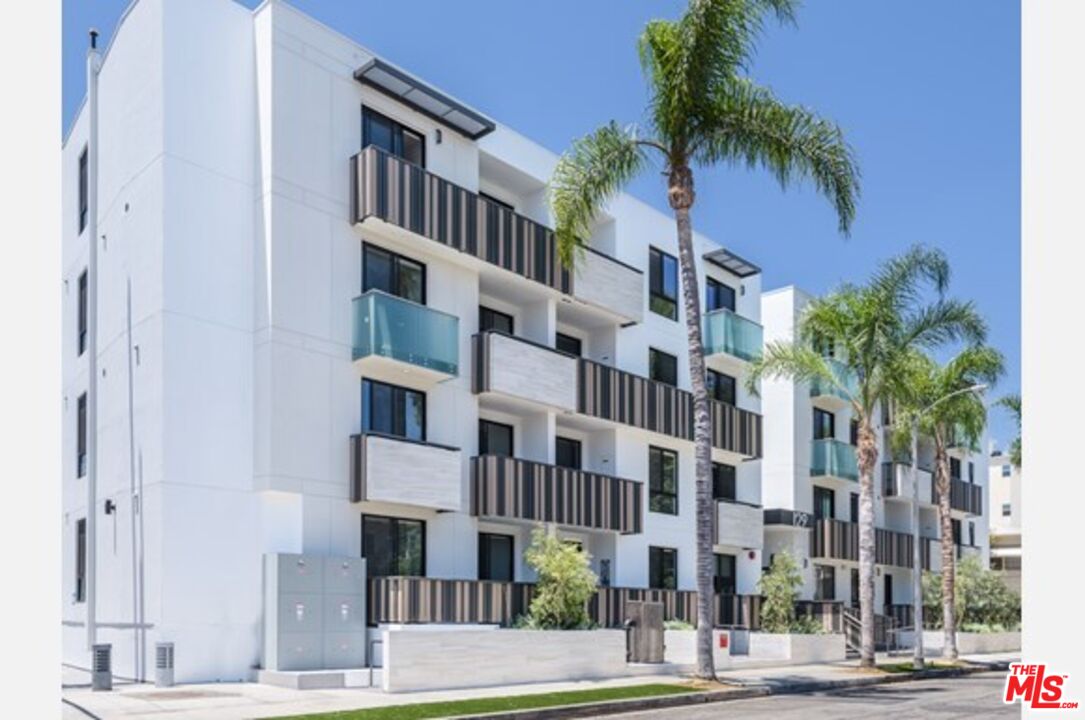 129 South Kings Road, Unit PH5 Los Angeles, CA 90048 - Photo 14 of 14 a view of a building with a street