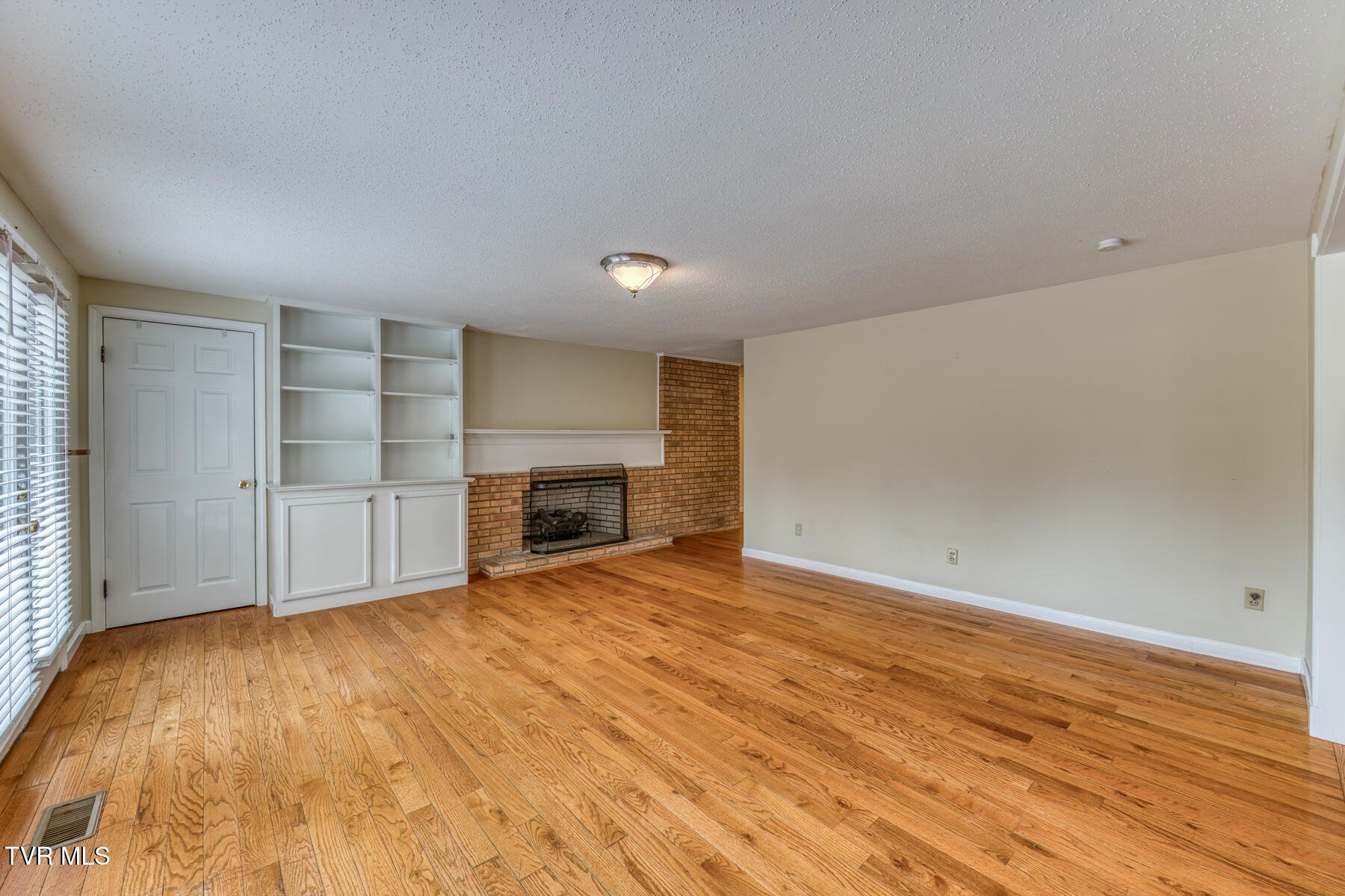 2233 Pendragon Road Kingsport, TN 37660 - Photo 15 of 64 2233 Pendragon Rd-18