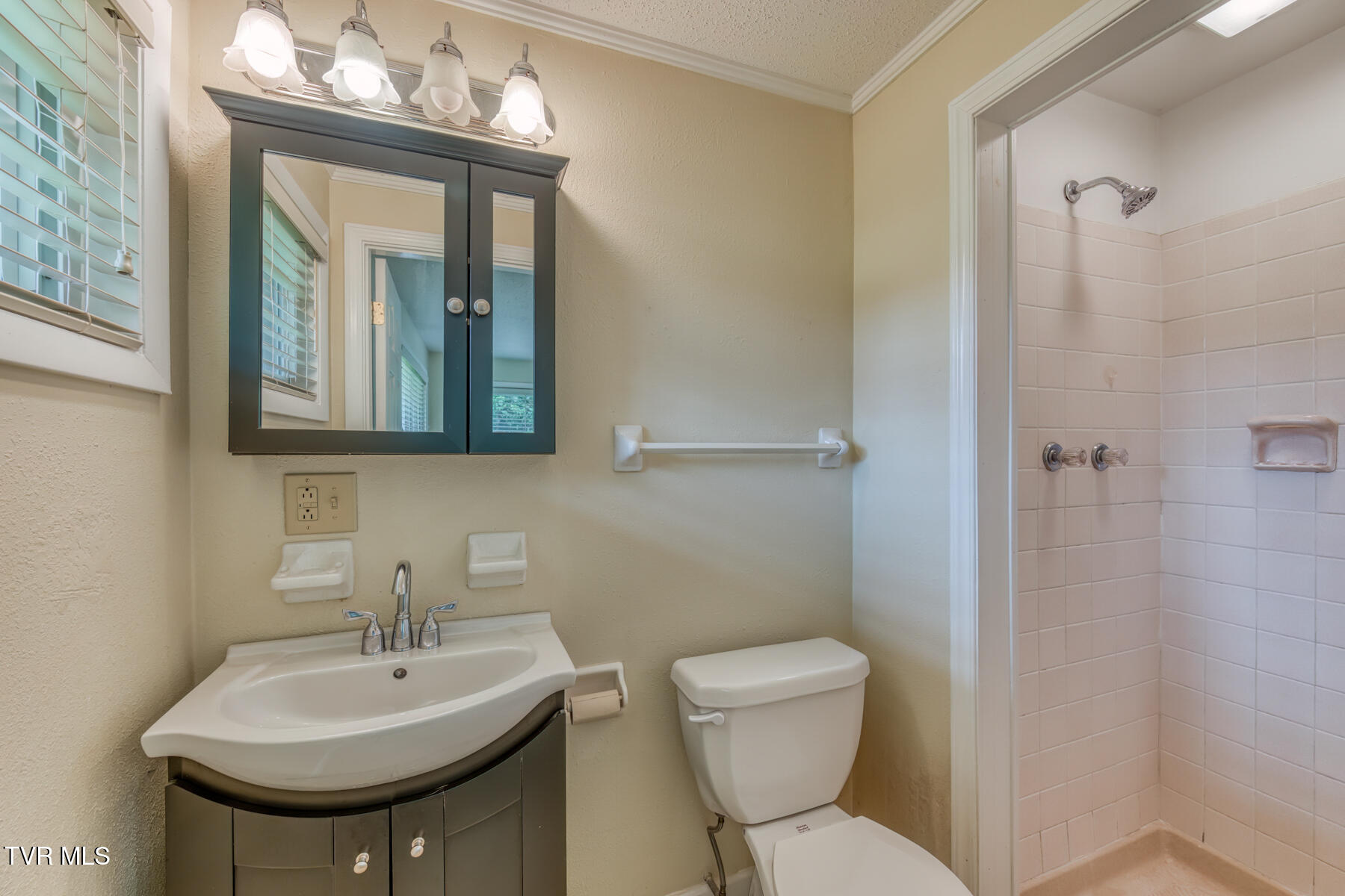 2233 Pendragon Road Kingsport, TN 37660 - Photo 31 of 64 2233 Pendragon Rd-34
