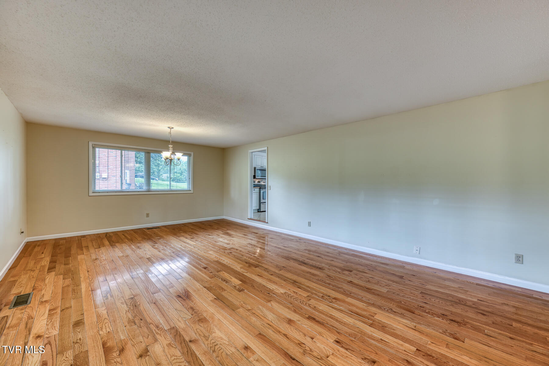 2233 Pendragon Road Kingsport, TN 37660 - Photo 7 of 64 2233 Pendragon Rd-10