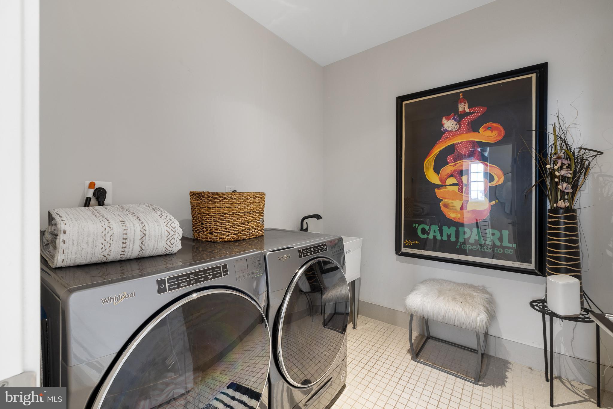 20 Letitia Street, Unit 5B Philadelphia, PA 19106 - Photo 39 of 44 a bedroom with furniture and a bed