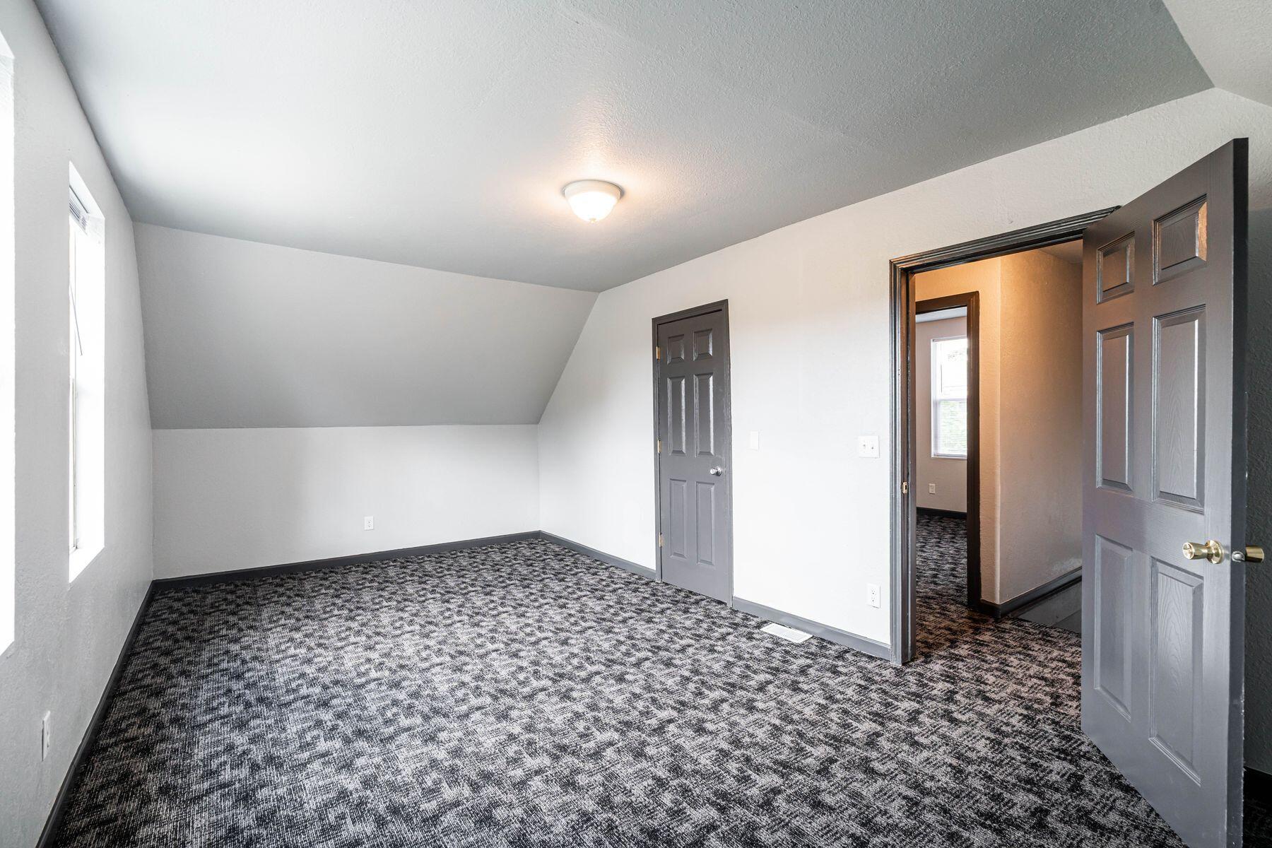 547 North 25th Street Milwaukee, WI 53233 - Photo 11 of 27 Bedroom 1