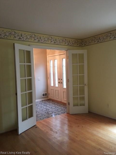 3390 Lake George Road Oakland, MI 48363 - Photo 3 of 25 IMG_2244.JPG