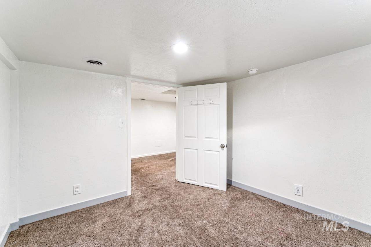 317 East Ithaca Street Caldwell, ID 83605 - Photo 28 of 49 Empty room with carpet floors and baseboards