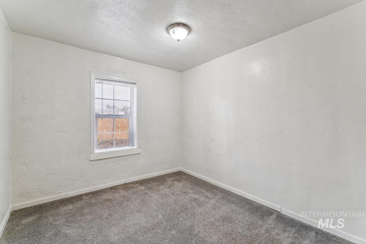 317 East Ithaca Street Caldwell, ID 83605 - Photo 42 of 49 Carpeted spare room featuring a textured wall and a textured ceiling