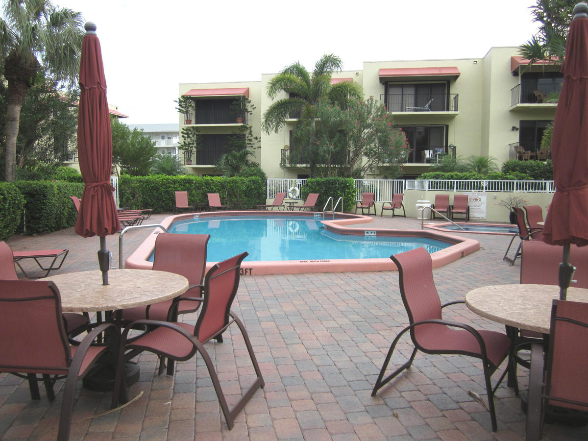 170 Celestial Way, Unit 46 Juno Beach, FL 33408 - Photo 30 of 33 a dining area with a table and chairs